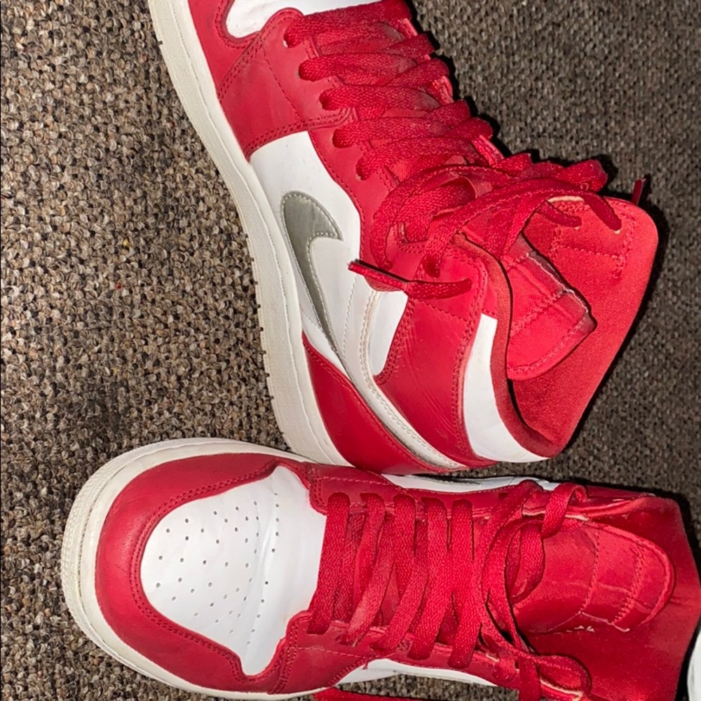 Men’s Jordan 1 hightops size 9 US Red and White